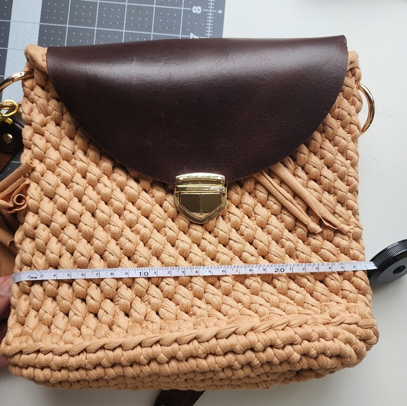 Woven knit crochet Tan and Brown Shoulder Bag - Picture 12 of 12